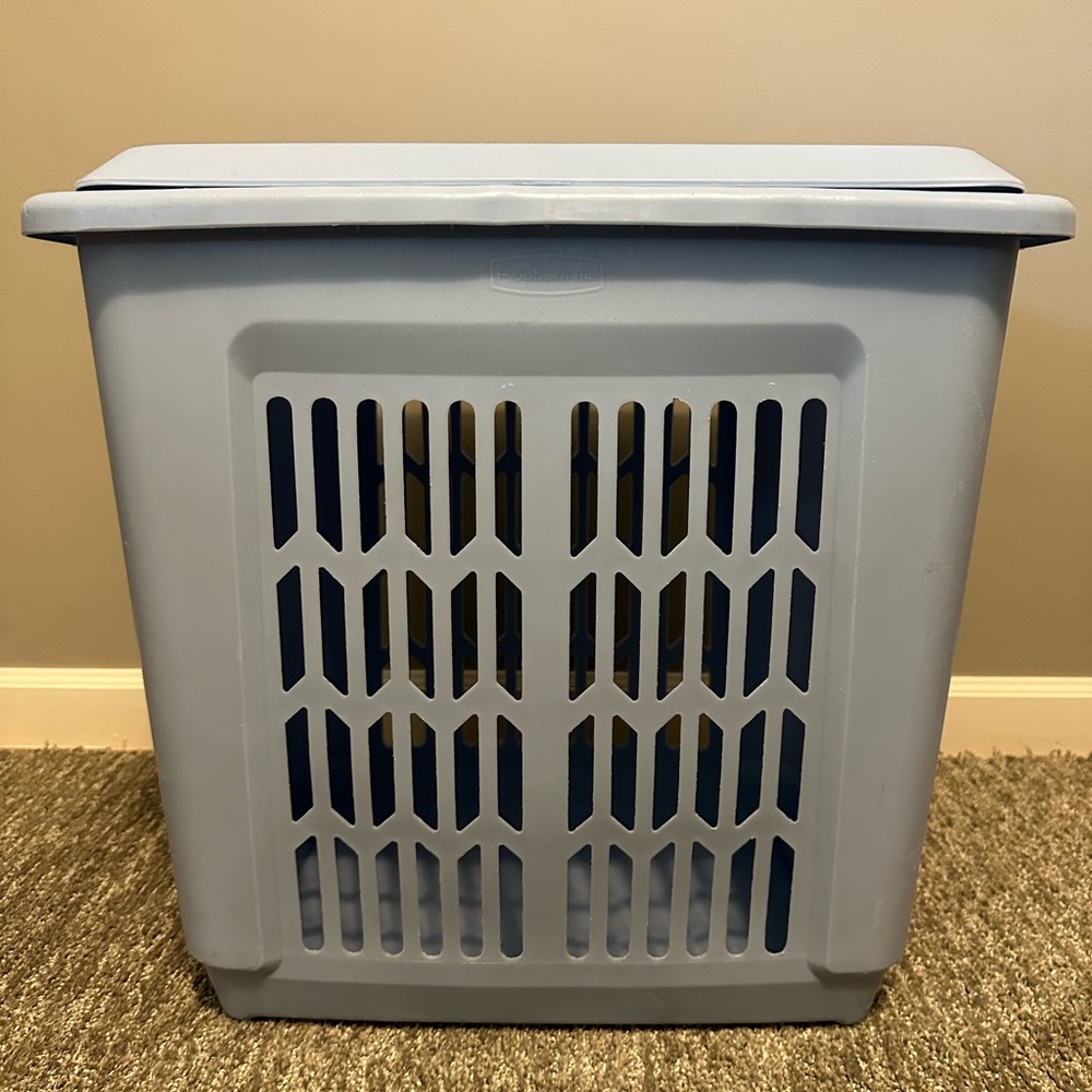 Vintage Rubbermaid Blue Lid Laundry Hamper Basket Retro 90s EUC